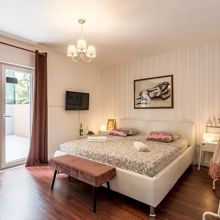 Dalmatian 230m2 With Pool And Garden Near The Old Town For Families * Σπλιτ