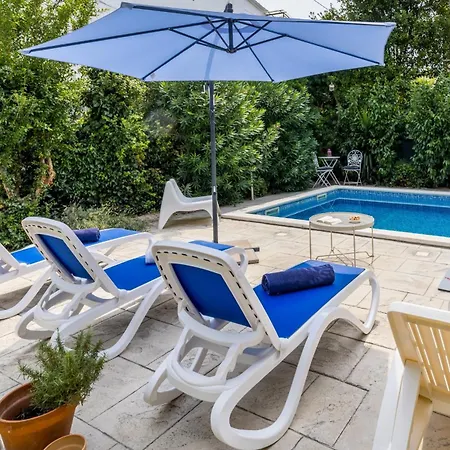 Dalmatian 230m2 With Pool And Garden Near The Old Town For Families 아파트 스플리트