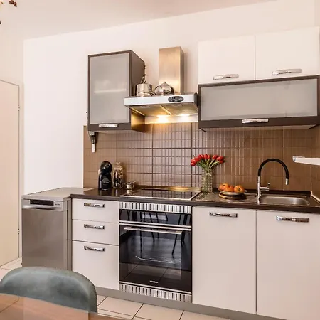 아파트 Dalmatian 230m2 With Pool And Garden Near The Old Town For Families