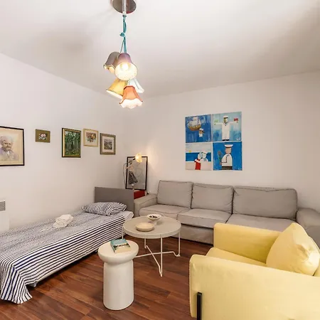 아파트 Dalmatian 230m2 With Pool And Garden Near The Old Town For Families