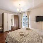 Lägenhet Dalmatian 230m2 With Pool And Garden Near The Old Town For Families Split