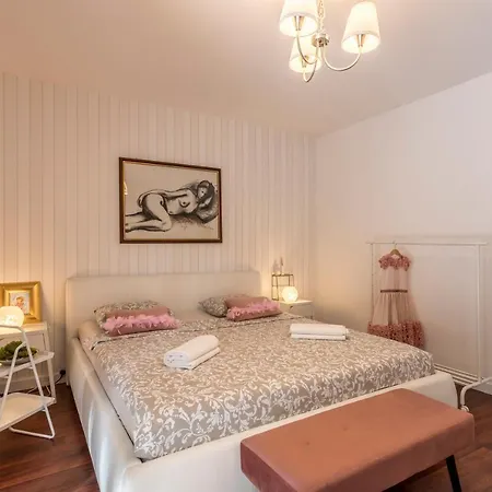 Appartement Dalmatian 230m2 With Pool And Garden Near The Old Town For Families Split