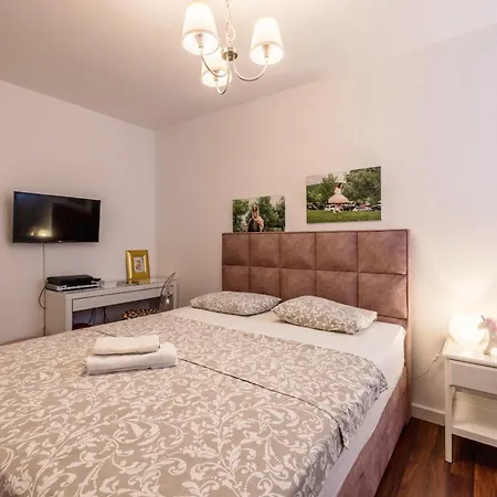 Apartmán Dalmatian 230m2 With Pool And Garden Near The Old Town For Families *