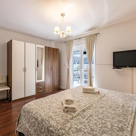 Apartmán Dalmatian 230m2 With Pool And Garden Near The Old Town For Families Split