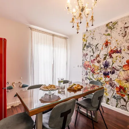 Dalmatian 230m2 With Pool And Garden Near The Old For Families Split