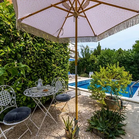 Dalmatian 230m2 With Pool And Garden Near The Old Town For Families Split