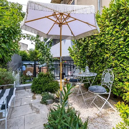 Dalmatian 230m2 With Pool And Garden Near The Old Town For Families Appartamento Spalato