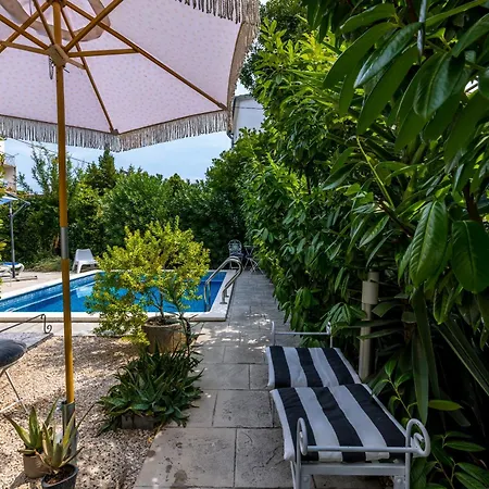 Dalmatian 230m2 With Pool And Garden Near The Old Town For Families Apartmán *