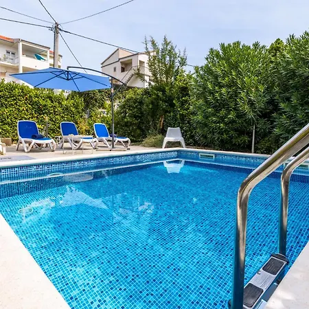 Lejlighed Dalmatian 230m2 With Pool And Garden Near The Old Town For Families Split
