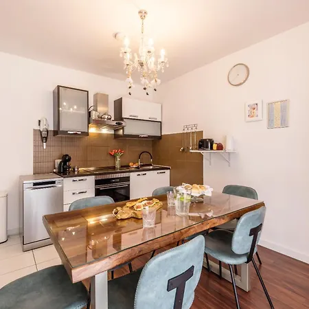 Dalmatian 230m2 With Pool And Garden Near The Old Town For Families Lejlighed Split