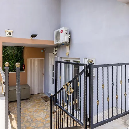 Dalmatian 230m2 With Pool And Garden Near The Old For Families