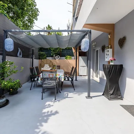 Dalmatian 230m2 With Pool And Garden Near The Old Town For Families Spalato