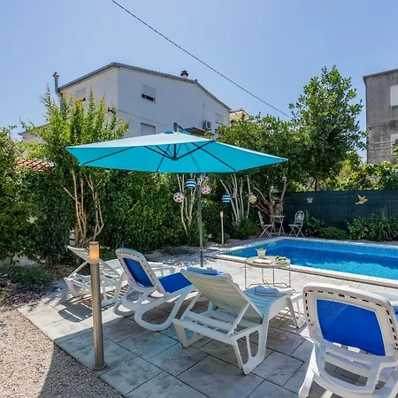 Dalmatian 230m2 With Pool And Garden Near The Old For Families * Split